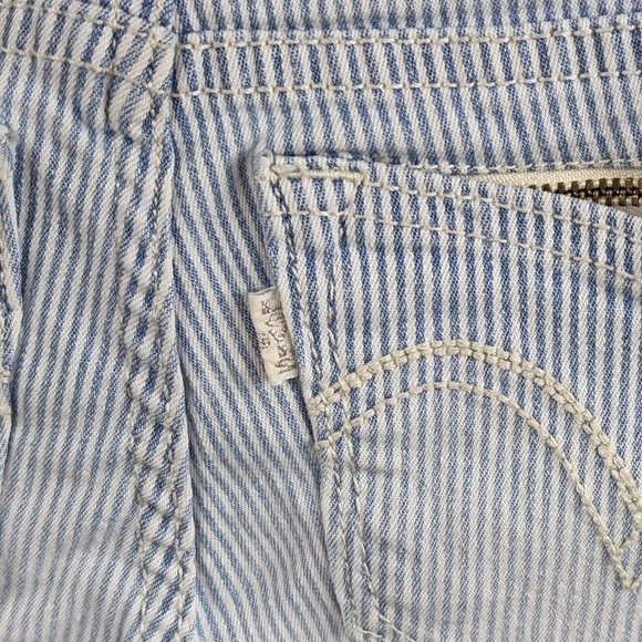 Levi's Cuffed Pin Stipe Jean Shorts Sz 0 - Picture 3 of 6